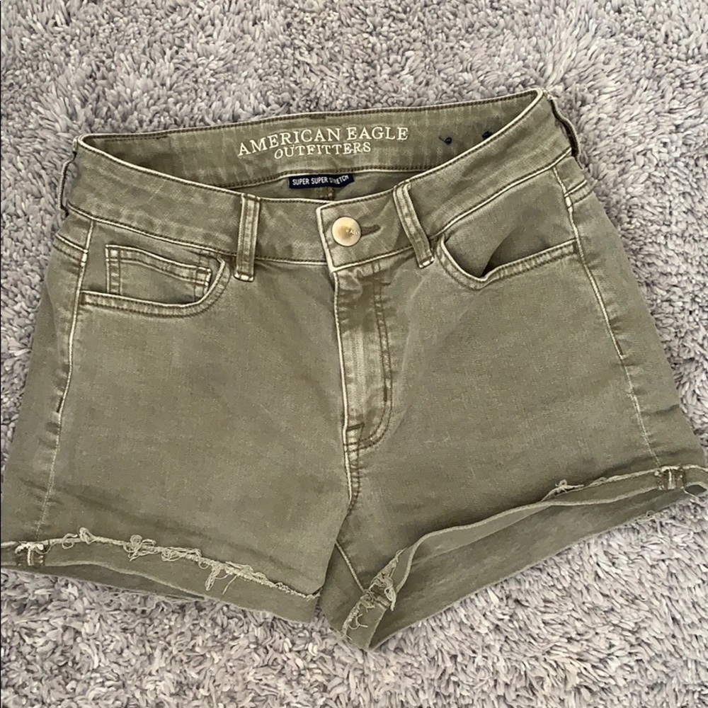 Olive green American Eagle hi-rise shortie